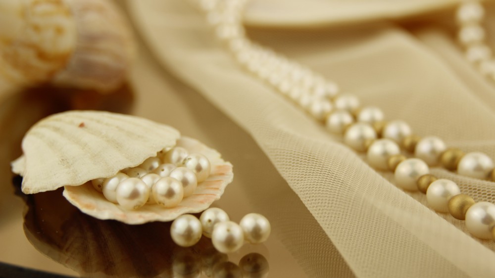 Pearl necklace meaning